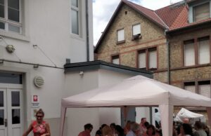 Aktionstag der Starck-Stiftung und Grillfest der Sozialstation Heilig Geist Raum für Tagesbetreuung der Sozialstation verschönert und bereit für neue Gäste