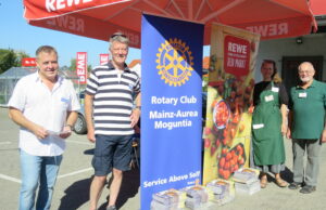 “Kauf eins mehr, dann bleiben keine Mägen leer” Soziales >>> Spendenaktion des Rotary Club Mainz Aurea Moguntia und des Brotkorbs