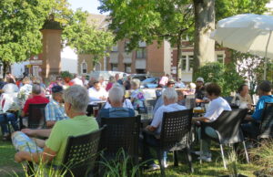 44 Jubilare für langjährige Treue geehrt Geselligkeit >>> Sommerfest der SPD und der AWO Gonsenheim