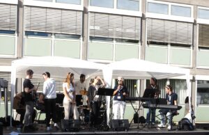 Neues Logo der Schule eingeführt Schulfest der IGS Auguste Cornelius Mainz-Hechtsheim