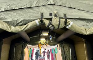 Waschstraße für Gefahrgut-Unfälle Feuerwehr Rüsselsheim nutzt die Bushalle der Stadtwerke, um den Aufbau einer Dekon-Strecke zu üben.