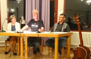 „Des Teufels General“ zu Besuch im Gemeindezentrum Claudia Presser und die „Laubenheimer Szene“ lassen Carl Zuckmayer lebendig werden