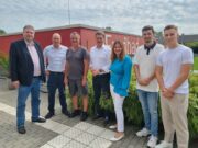 Große Anstrengungen fürs kühle Nass CDU-Landesparteichef Christian Baldauf im Mombacher Schwimmbad
