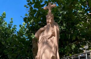 Sandsteinfiguren am Mainufer restauriert