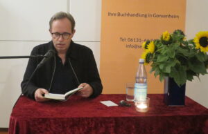 Zerstörter Traum eines Musikers Spannende Lesung mit dem Gonsenheimer Autor Stefan Moster