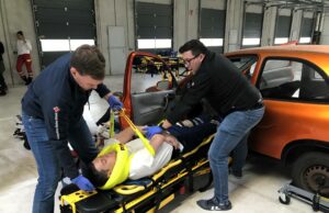 Fortbildung und „Training on the job“ für ehrenamtliche Rettungsdienst-Kräfte im Main-Taunus-Kreis 38 Unterrichtseinheiten für die Erweiterung und Vertiefung des Wissens und der Fertigkeiten im Rettungsdienst investiert