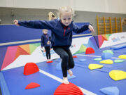 Bunte Welt des Kinderturnens Kinder Joy of Moving Tag des Kinderturnens