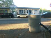 Betonbehälter versperrt Gehweg am Sonnigen Hang Gremium fordert Sicherstellung der Barrierefreiheit auch in der Bauphase