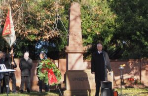 Mahnung zum Zusammenhalt und zu mehr Demokratie Gedenkstunde zum Volkstrauertag in Drais