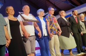 „Diese Kunstbanausen“ oder „Oh diese Künstler“ Kultur Theatergruppe der „Fidelen Brüder“ in Hochform