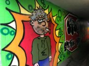 „Mach Dein Leben bunt!“ – Graffitikunst gegen Sucht Suchtprävention: Jugendliche gestalten mit Profi-Künstler farbenfrohes Graffiti in Oppenheim