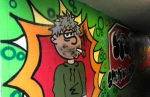 „Mach Dein Leben bunt!“ – Graffitikunst gegen Sucht Suchtprävention: Jugendliche gestalten mit Profi-Künstler farbenfrohes Graffiti in Oppenheim