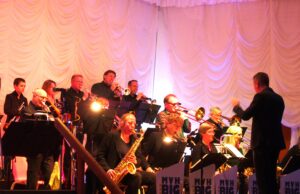 Bigband begeistert als eingespieltes Team Das Konzert „Swinging Hexem“ verzaubert mit einzigartiger Swingmusik
