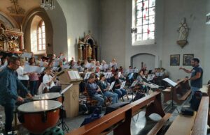Gemeinsames Konzert in der Kilianskirche (Bergkirche) Kultur Kilians-Chor und Kilianos proben zusammenNierstein