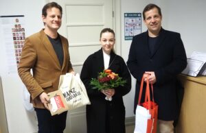 Offiziell die 30.000. Einwohnerin OB Nino Haase begrüßt 30.000. Bürgerin der Mainzer Neustadt