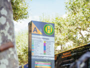 100 MobilitätsInfosäulen in Betrieb Der Abfahrtsmonitor an Haltestellen zeigt mehr Details an
