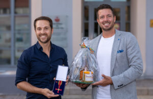 „MrWissen2go“ mit Bundesverdienstkreuz ausgezeichnet Nieder-Olmer Mirko Drotschmann erklärt jungen Menschen die Welt