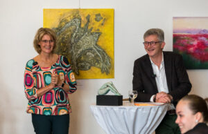 Kunstwerke kommen für guten Zweck unter den Hammer Camarakreis versteigert 40 Exponate zugunsten von Hilfsprojekten