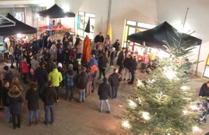 Lichterfest auf dem Schulhof Landskronschule lädt zu einem märchenhaften Adventsmarkt ein