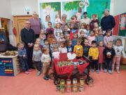 Kita „Bunte Kiste“ übergibt Spenden für Wohnungslose