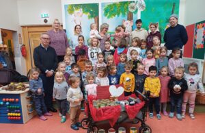 Kita „Bunte Kiste“ übergibt Spenden für Wohnungslose