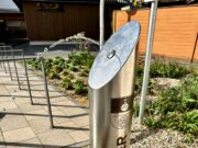 Hinten drücken – vorne trinken Neuer Trinkwasserbrunnen auf dem Marktplatz installiert