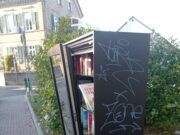 Vandalismus-Schaden am öffentlichen Bücherschrank Gemeinde startet Aufruf zur Ergreifung der Täter