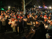 Zum Adventssingen ist jeder willkommen Stadtwerke laden zum Weihnachtsmarkt ein / Stadtwerke-Express fährt rund um die Stadtkirche