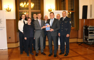 Stadt Rüsselsheim mit KOMPASS-Sicherheitssiegel ausgezeichnet