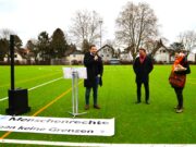 Neuer Kunstrasen, neues Flutlicht, neue Drainage Fußball >>> Sanierter Sportplatz an der Ulrichstraße eingeweiht