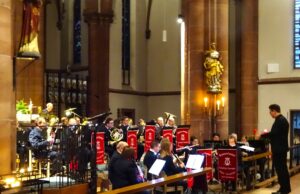 Feierliche Töne im Rheinhessendom Konzert des Blasorchesters der Feuerwehr Gonsenheim in St. Stephan