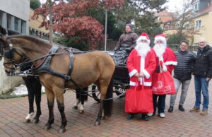 Nikoläuse auf der Breite Straße gesichtet Gonsenheimer Gewerbeverein verteilte Nikolausgeschenke