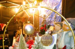 Ein familiärer Weihnachtsmarkt unterhalb der Pfarrkirche