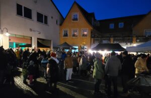 Die Weihnachtsmarktsaison hat begonnen Tradition >>> Bodenheimer Nikolausmarkt macht den Anfang