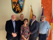 Vorstellung der neuen Schiedsfrau Gesellschaft VG Bürgermeister Groth im Gespräch mit den Schiedspersonen der VG Rhein-Selz