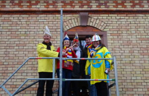 Bretzenheim ist fest in Narrenhand Ortsvorsteherin Claudia Siebner musste sich der närrischen Übermacht ergeben