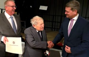 Musik und Anerkennung Wilhelm Hoocks besondere Ehrung beim Budenheimer Neujahrskonzert