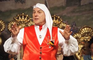 Auf der Bühne die Hosen fallen gelassen Tolle Hexensitzung der Maletengarde in Mombach.