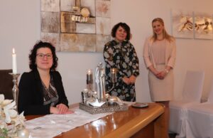 Drei Standesbeamtinnen und eine Mission: Brautpaare glücklich machen!