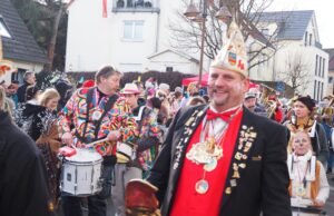 Fröhliches Spektakel rollte durch Drais Fastnacht >>> Gelungener Umzug am Fastnachtsdienstag