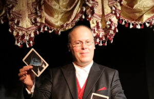 Auszeichnung für das Zeitensprung Zaubertheater Gütesiegel 'Magischer Ort' für Ingelheim