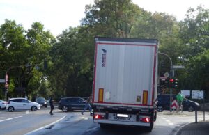 Kommt das lange geforderte Lkw-Durchfahrtsverbot? Verkehrsdezernentin macht dem Ortsbeirat Laubenheim leichte Hoffnung