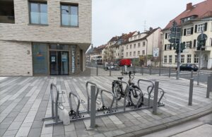 Neue Fahrradständer am Friedensplatz