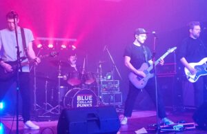 „Rock of Legends“ im Gonso „Blue Collar Punks” und „Zelle 14” spielten für ein junges Publikum