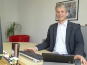 Zwischen Tradition und Erneuerung Dekan Zobel über die Zukunft der Kirche in einer pluralistischen Gesellschaft