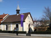 Tiefe Risse in der Giebelmauer des evangelischen Kirchleins Vereine >>> Neuwahl und Zustandsreport bei Jahreshauptversammlung des Erhaltungsvereins