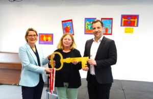 Das knallgelbe Grundschulgebäude ist ein echter Hingucker Neuer Erweiterungsbau der Grundschule Lerchenberg eröffnet