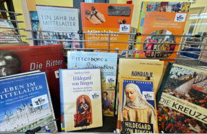 Von Rittern, über Hildegard von Bingen bis Konrad II. Spezielles Bücherangebot für das Fest in Lörzweiler