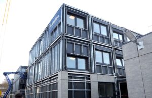 Container-Schule nimmt Formen an Öffentliche Baustellenbegehung der Mensa und des Interimsgebäude am Schulprojekt „Am Lemmchen“.