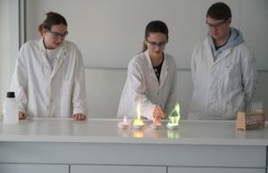 Sprung in die Zukunft für die jungen Naturwissenschaftler Bauprojekt verbesserte Chemieunterricht am Oppenheimer Gymnasium